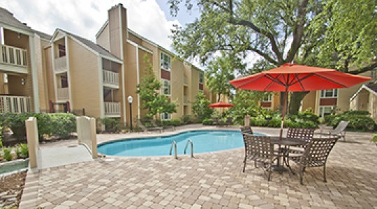 1st Lake Apartments in New Orleans, Louisiana